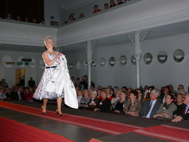 Panie w wieku 50+ w roli modelek (zdjęcia)