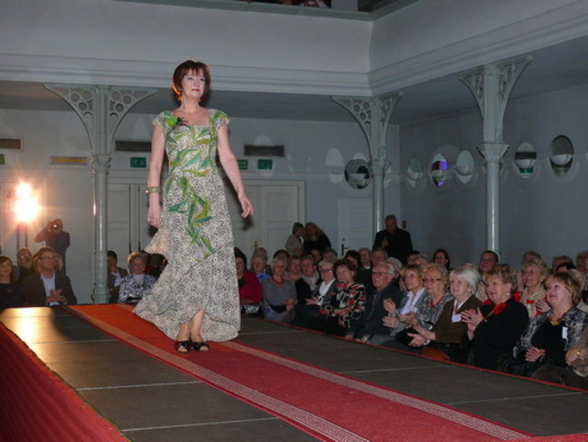 Panie w wieku 50+ w roli modelek (zdjęcia)