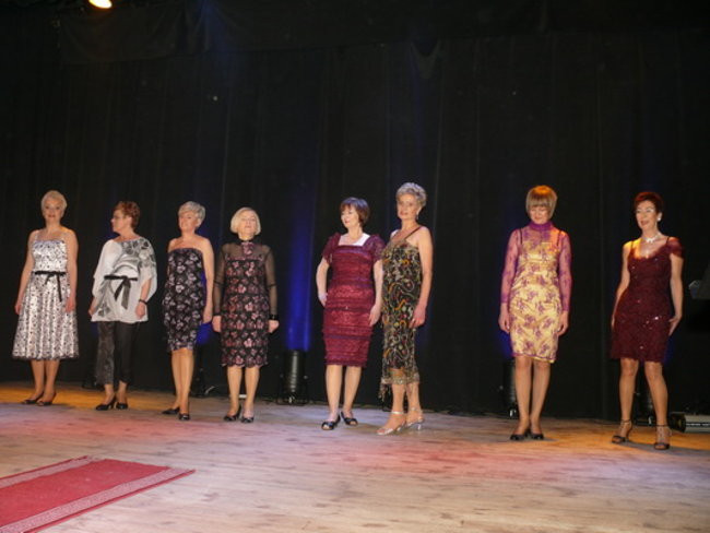 Panie w wieku 50+ w roli modelek (zdjęcia)