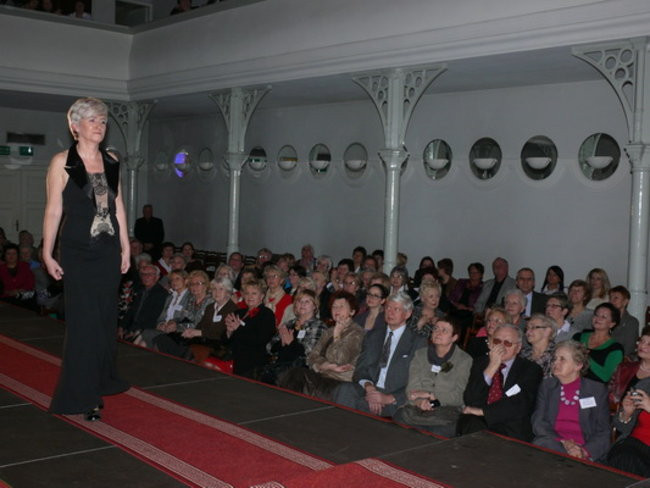 Panie w wieku 50+ w roli modelek (zdjęcia)