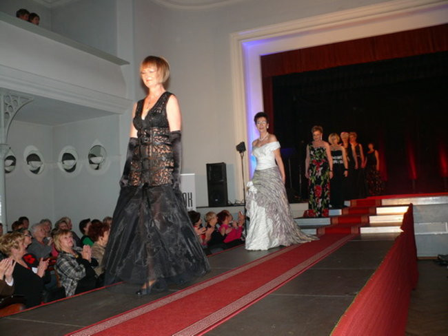 Panie w wieku 50+ w roli modelek (zdjęcia)