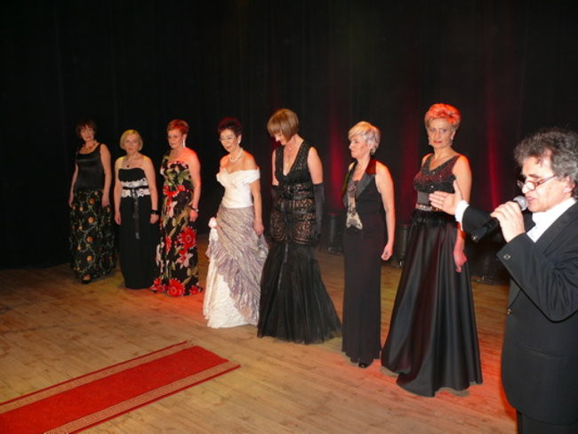 Panie w wieku 50+ w roli modelek (zdjęcia)