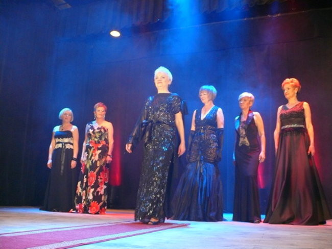 Panie w wieku 50+ w roli modelek (zdjęcia)