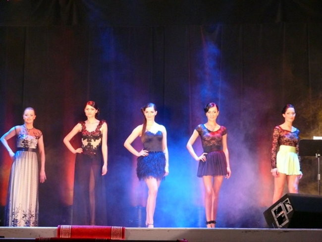 Panie w wieku 50+ w roli modelek (zdjęcia)