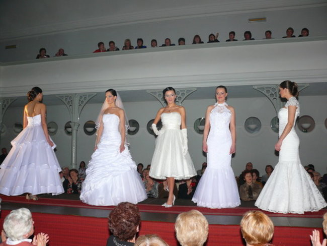 Panie w wieku 50+ w roli modelek (zdjęcia)