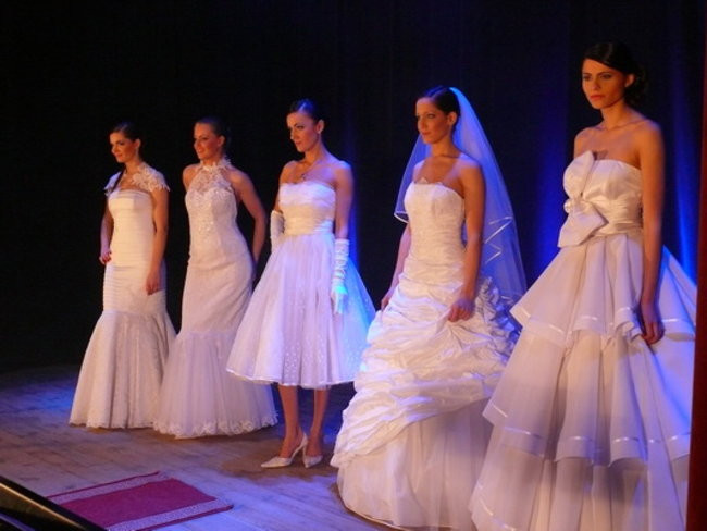 Panie w wieku 50+ w roli modelek (zdjęcia)