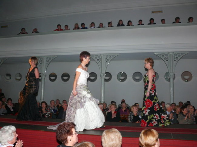 Panie w wieku 50+ w roli modelek (zdjęcia)