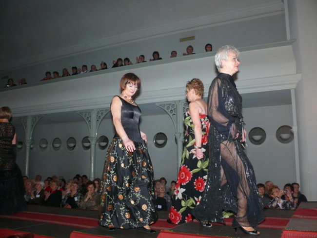 Panie w wieku 50+ w roli modelek (zdjęcia)