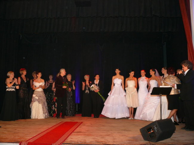 Panie w wieku 50+ w roli modelek (zdjęcia)