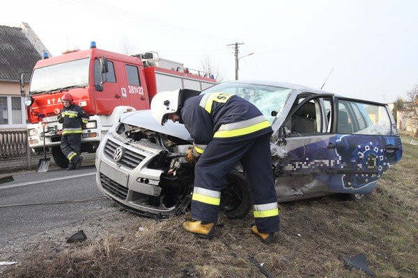 Zderzenie na zakręcie (zdjęcia)