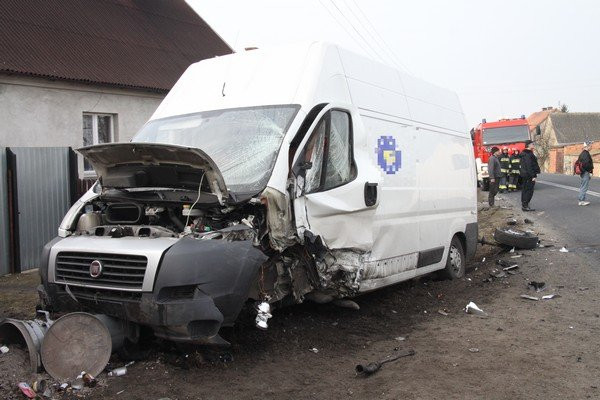 Zderzenie na zakręcie (zdjęcia)