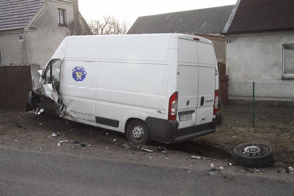 Zderzenie na zakręcie (zdjęcia)