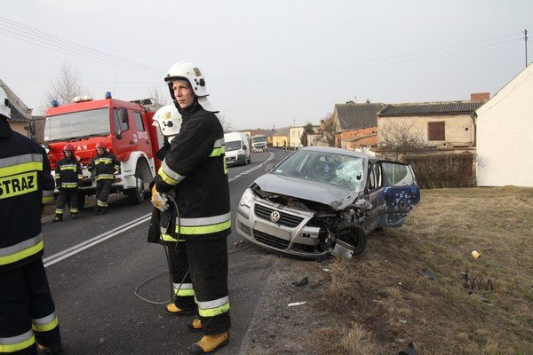 Zderzenie na zakręcie (zdjęcia)