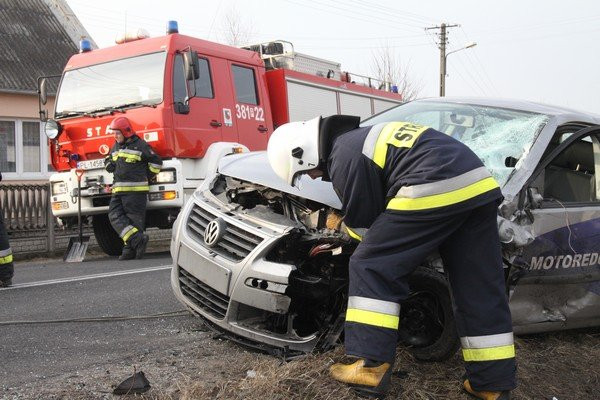 Zderzenie na zakręcie (zdjęcia)