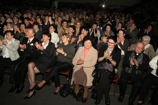 Patriotyczne śpiewanie (dużo zdjęć)