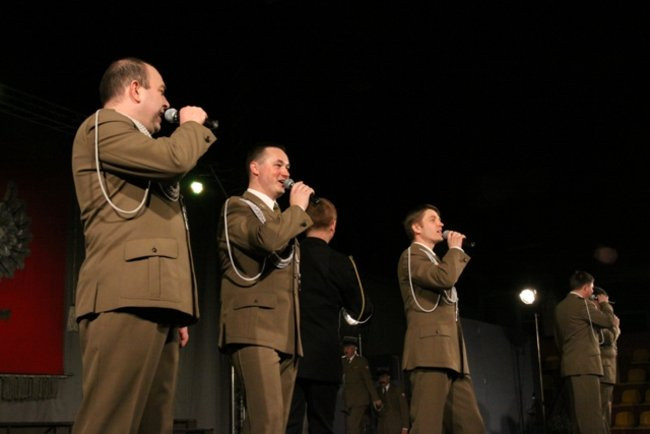 Patriotyczne śpiewanie (dużo zdjęć)