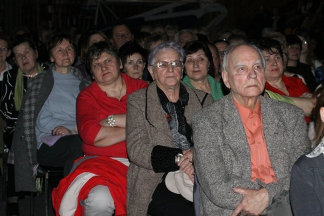 Patriotyczne śpiewanie (dużo zdjęć)