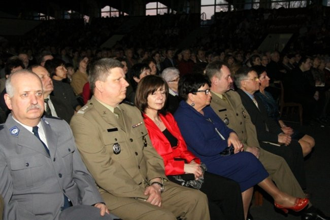 Patriotyczne śpiewanie (dużo zdjęć)