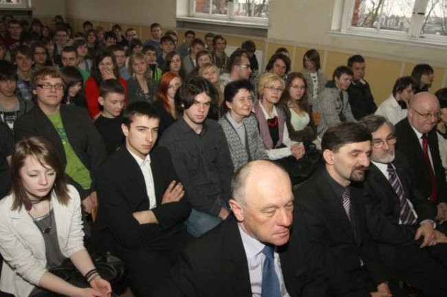 Uczniowie na katedrze (zdjęcia)