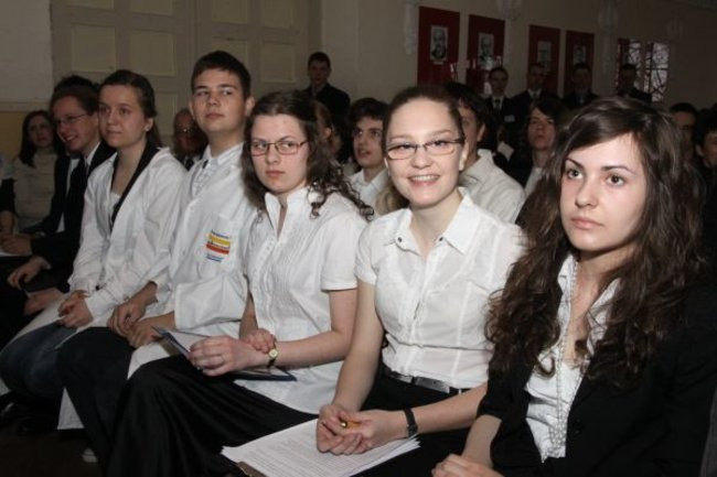 Uczniowie na katedrze (zdjęcia)