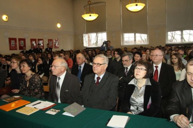 Uczniowie na katedrze (zdjęcia)