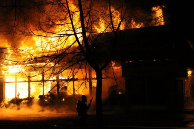 Pożar pawilonu handlowego w Lesznie. Nawet milion złotych strat (zdjęcia)
