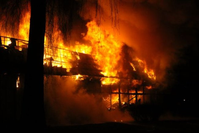 Pożar pawilonu handlowego w Lesznie. Nawet milion złotych strat (zdjęcia)