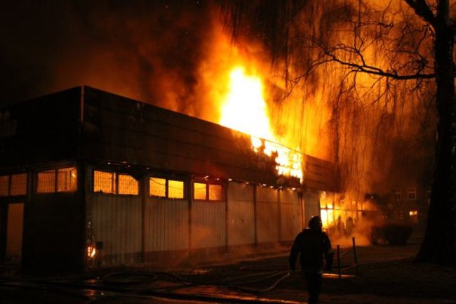 Pożar pawilonu handlowego w Lesznie. Nawet milion złotych strat (zdjęcia)