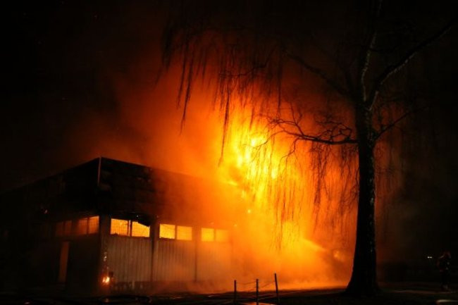 Pożar pawilonu handlowego w Lesznie. Nawet milion złotych strat (zdjęcia)