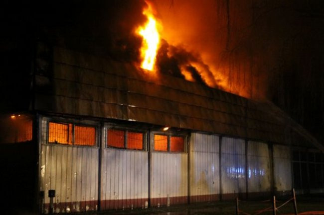 Pożar pawilonu handlowego w Lesznie. Nawet milion złotych strat (zdjęcia)