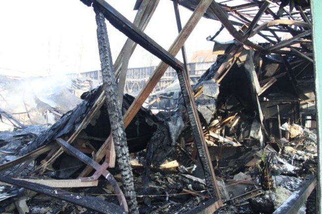 Po pawilonie zostały zgliszcza (zdjęcia)