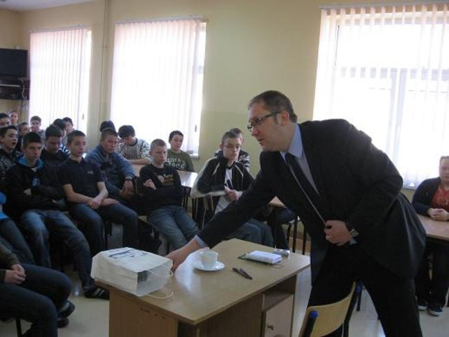 Lekcja o parlamencie w szkole w Kąkolewie (zdjęcia)