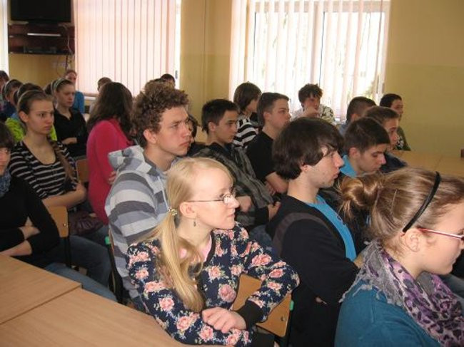 Lekcja o parlamencie w szkole w Kąkolewie (zdjęcia)