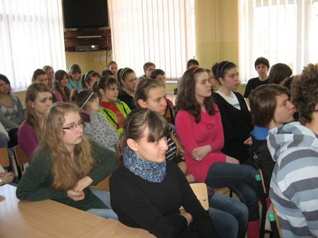 Lekcja o parlamencie w szkole w Kąkolewie (zdjęcia)