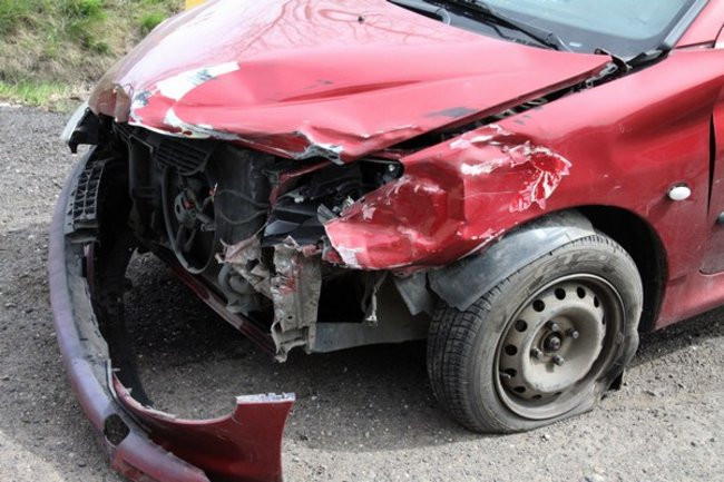 Motocyklista jest nieprzytomny (zdjęcia)