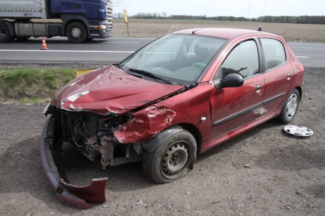 Motocyklista jest nieprzytomny (zdjęcia)