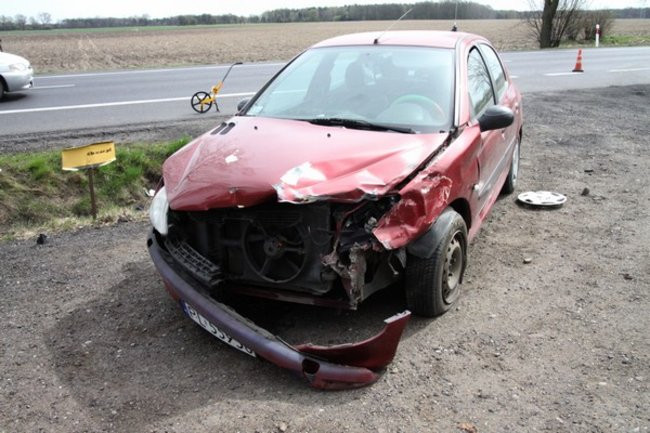 Motocyklista jest nieprzytomny (zdjęcia)