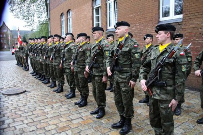 Honorowa salwa dla pomordowanych (zdjęcia)