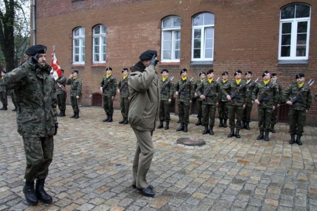 Honorowa salwa dla pomordowanych (zdjęcia)