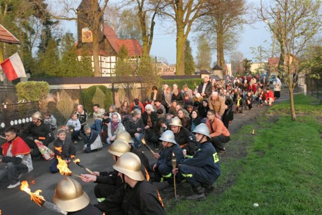 Z krzyżem przez Kaczkowo (zdjęcia)