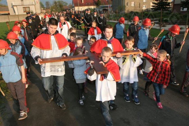 Z krzyżem przez Kaczkowo (zdjęcia)