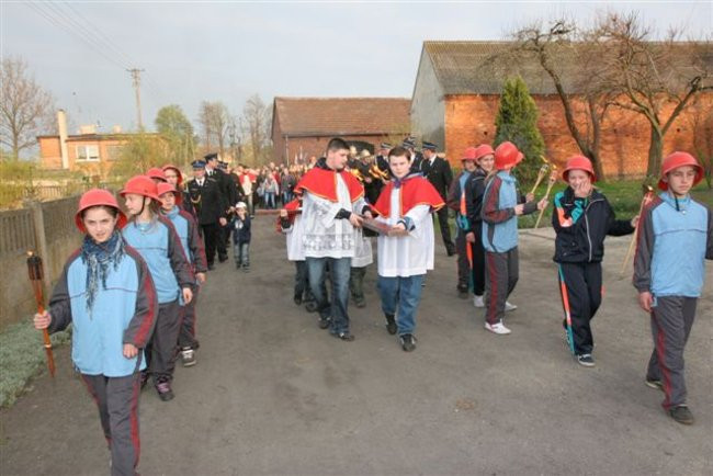 Z krzyżem przez Kaczkowo (zdjęcia)