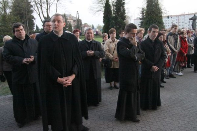 Idąc wspominali Jana Pawła II (zdjęcia)