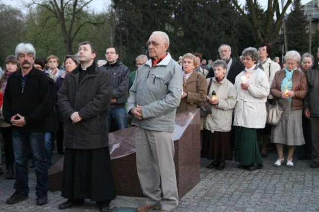 Idąc wspominali Jana Pawła II (zdjęcia)