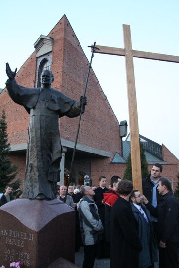 Idąc wspominali Jana Pawła II (zdjęcia)