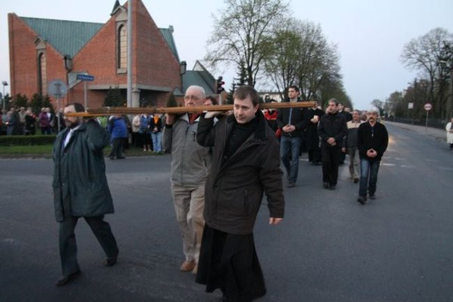 Idąc wspominali Jana Pawła II (zdjęcia)