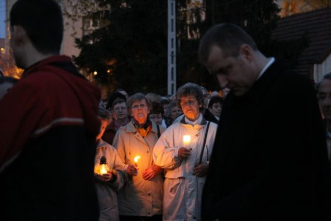 Idąc wspominali Jana Pawła II (zdjęcia)