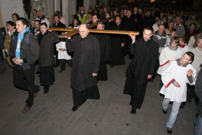 Idąc wspominali Jana Pawła II (zdjęcia)