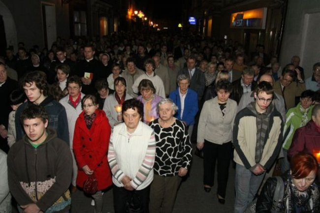 Idąc wspominali Jana Pawła II (zdjęcia)