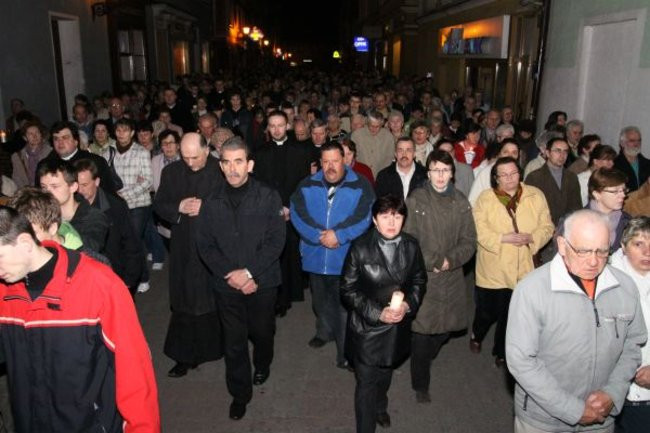 Idąc wspominali Jana Pawła II (zdjęcia)